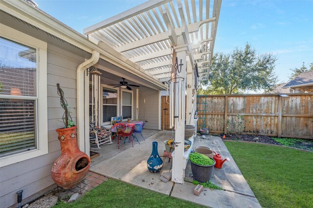 view of patio featuring a pergola and ceiling fan