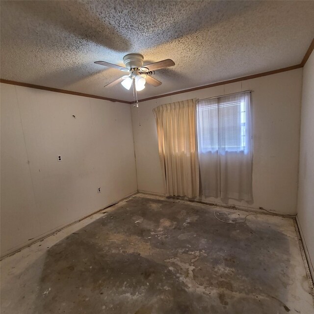 empty room featuring ceiling fan, a textured ceiling, and concrete floors