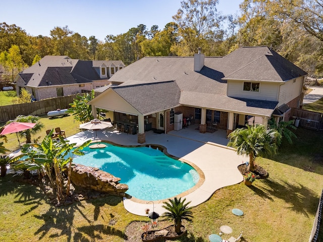 view of pool featuring outdoor lounge area, a patio area, and a yard