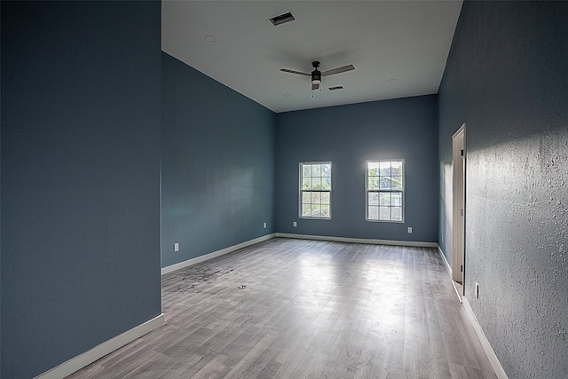 empty room featuring light hardwood / wood-style floors and ceiling fan