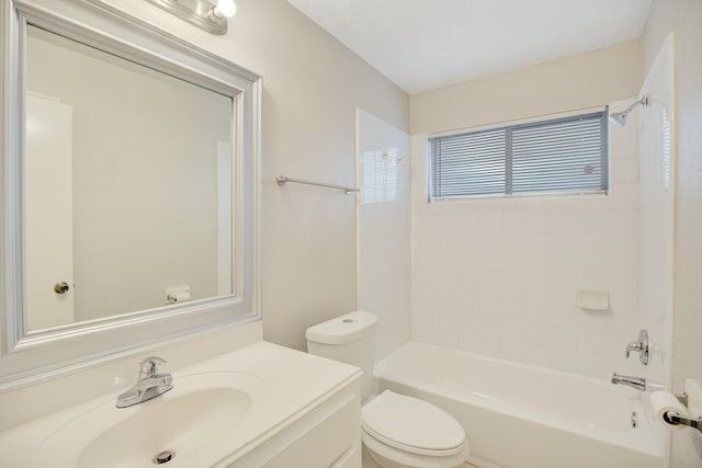 full bathroom with vanity, toilet, and tiled shower / bath