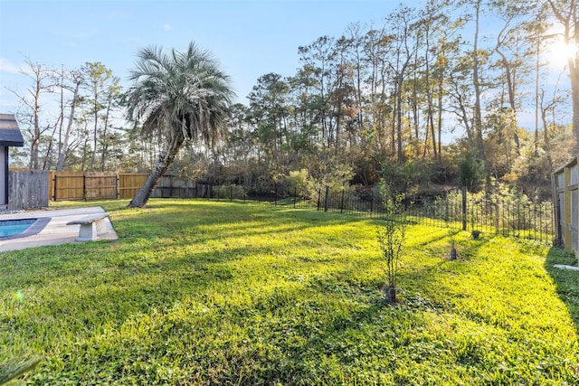 view of yard with a fenced in pool