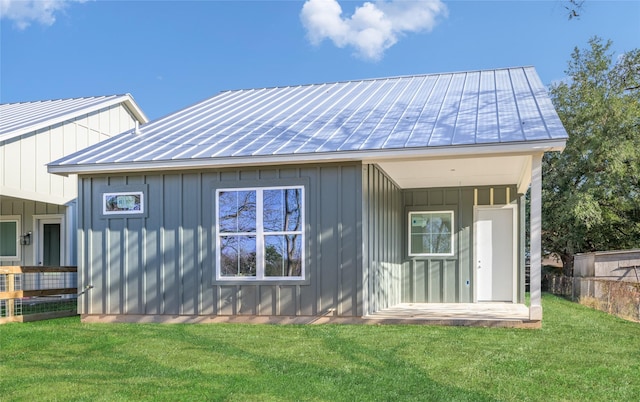 rear view of house featuring a yard