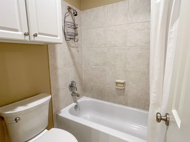 bathroom featuring toilet and shower / bath combo