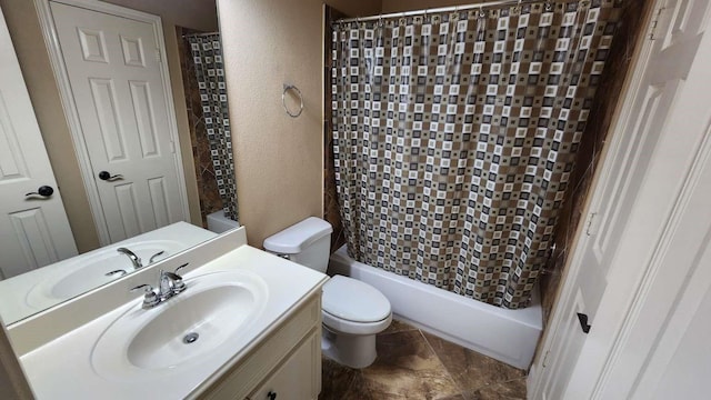 full bathroom with shower / bath combination with curtain, vanity, and toilet