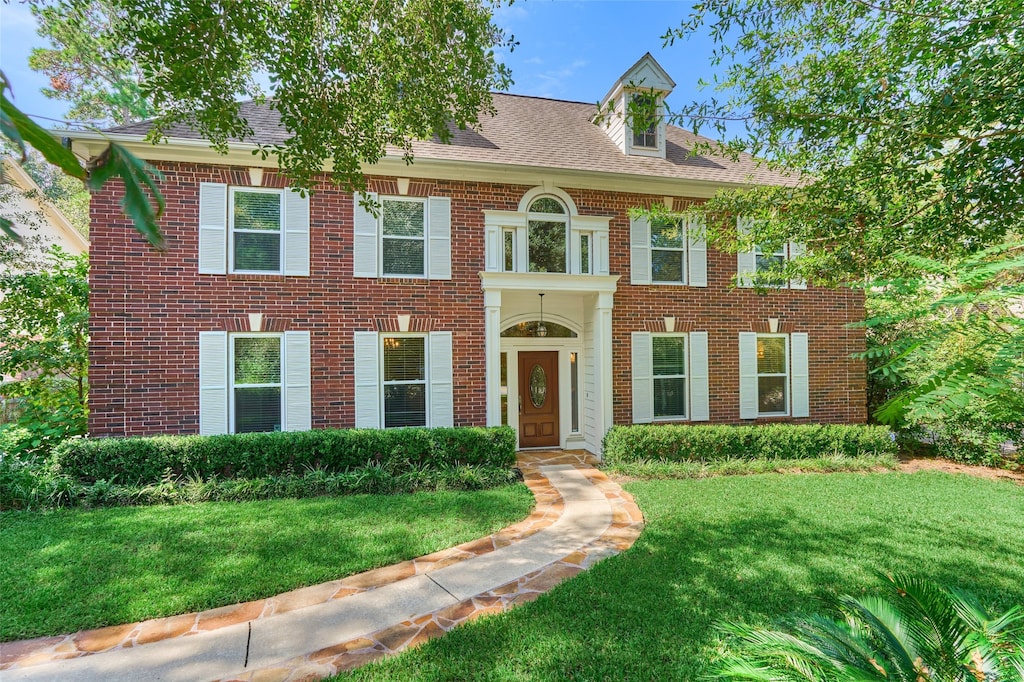 colonial inspired home with a front yard