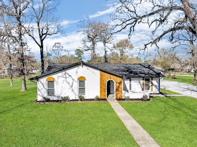 view of front of home with a front lawn