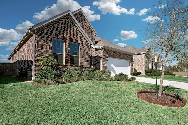 view of front facade featuring a front lawn and a garage