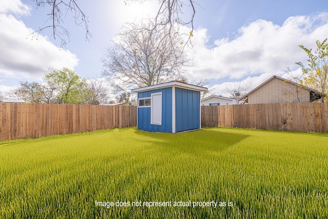 view of yard featuring a storage unit