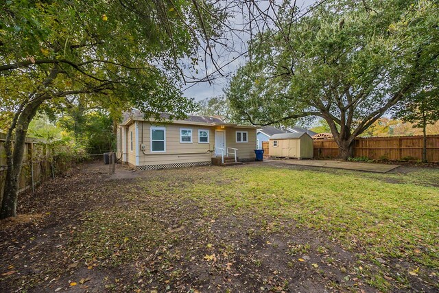 1202 14th Ave N, Texas City, TX 77590 - rear view of house with a yard and a shed