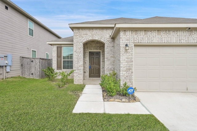 view of front of house featuring a garage and a front yard