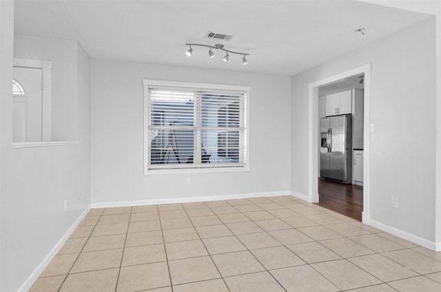 empty room featuring light tile patterned floors