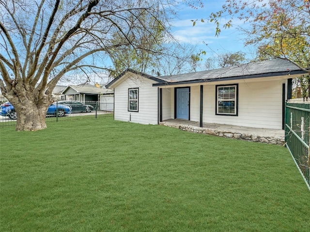 exterior space featuring a front yard