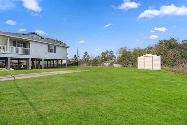 view of yard with a shed and a carport