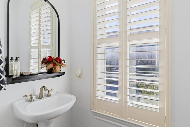 bathroom with sink and a wealth of natural light