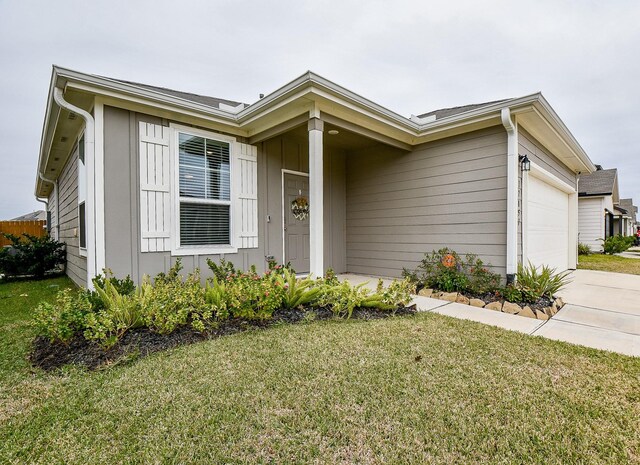 view of front facade with a garage and a front lawn