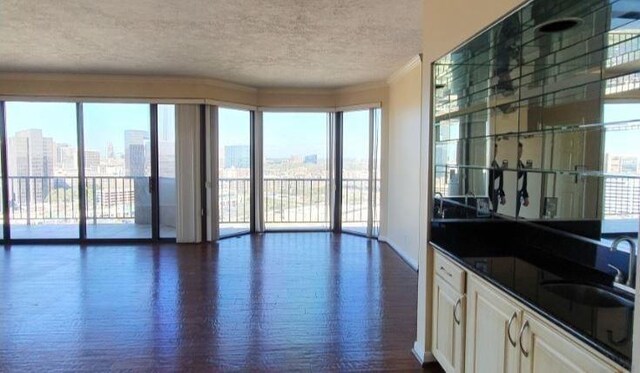 Listing photo 2 for 3350 Mccue Rd Unit 1703, Houston TX 77056