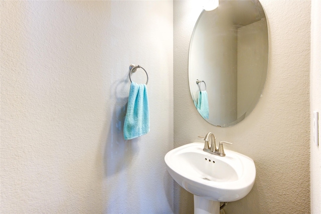 bathroom featuring sink