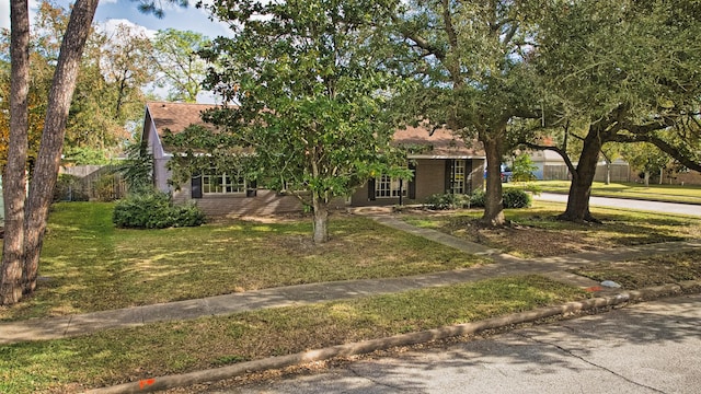 view of front facade with a front lawn