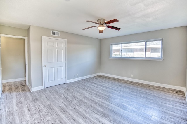 unfurnished bedroom featuring a textured ceiling, a closet, light hardwood / wood-style flooring, and ceiling fan