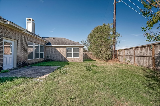 view of yard featuring a patio area