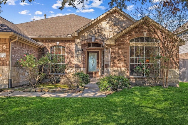 view of front of property with a front lawn