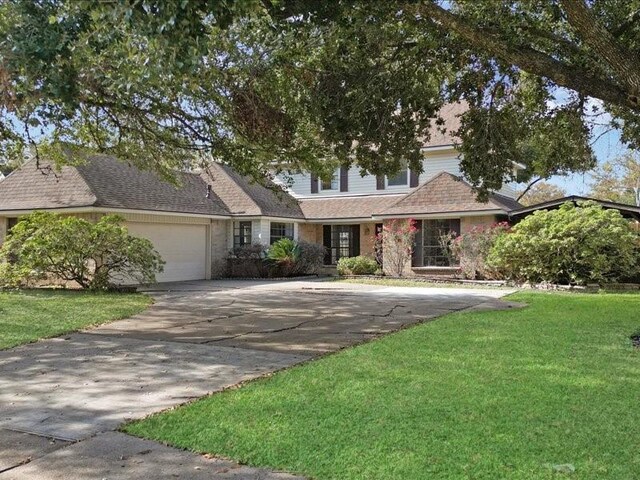 view of front of property featuring a garage and a front lawn