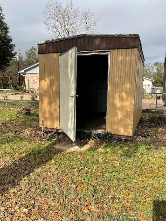 view of outdoor structure with a yard