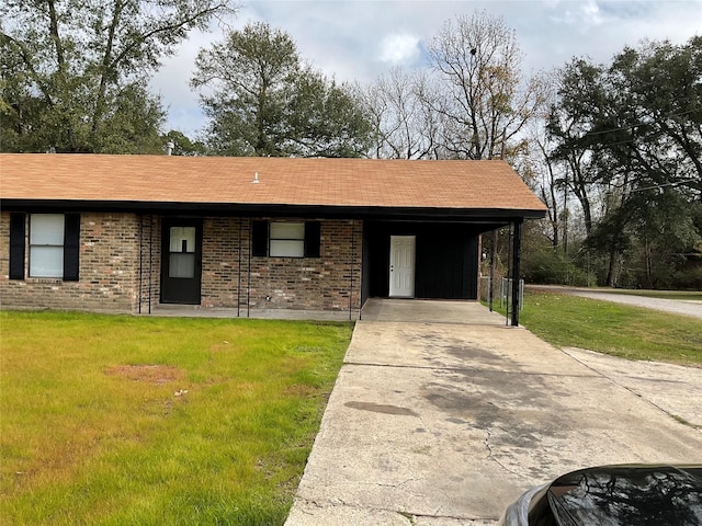 single story home featuring a carport and a front lawn