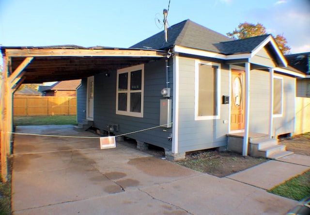 view of front of property featuring a carport