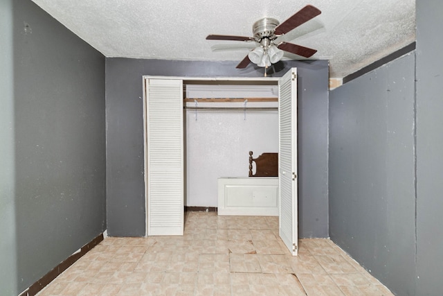 unfurnished bedroom with ceiling fan, a closet, and a textured ceiling