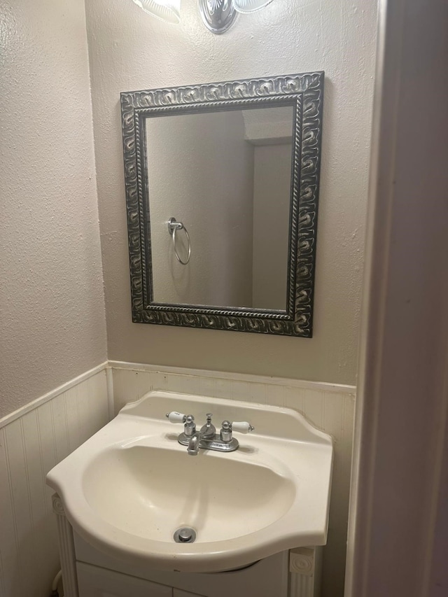 bathroom featuring sink