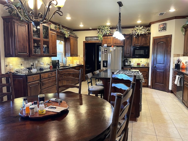 dining space featuring light tile patterned floors, crown molding, and a notable chandelier