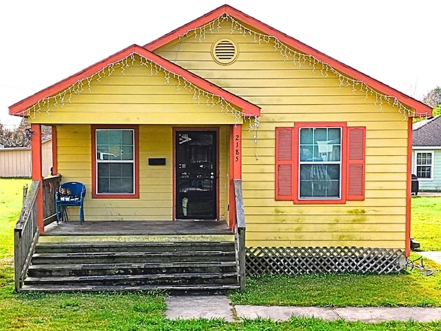 view of front of property featuring a porch