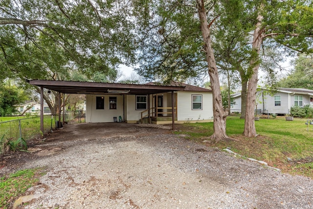 view of front of home featuring a front yard and a carport