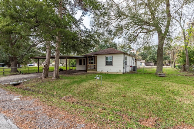 view of front facade featuring a carport and a front yard