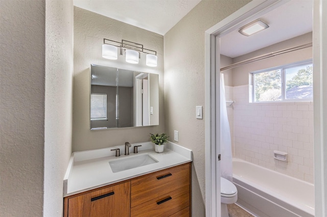 full bathroom with vanity, toilet, and tiled shower / bath