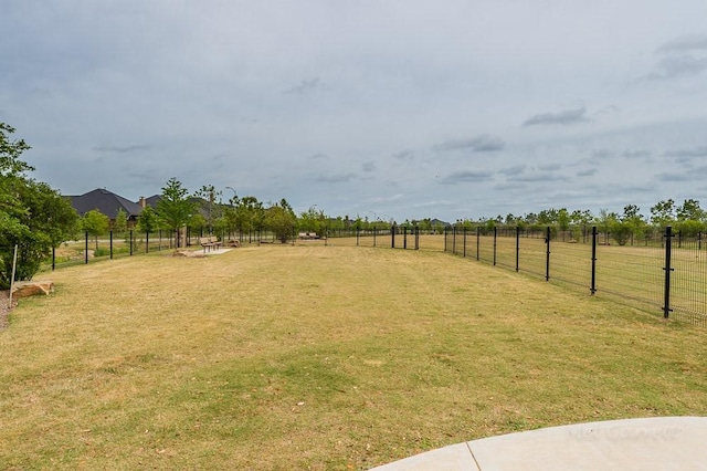 view of yard featuring a rural view