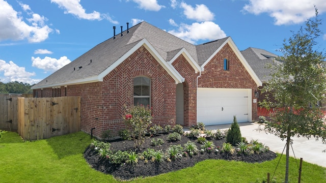 view of front of house featuring a front lawn and a garage