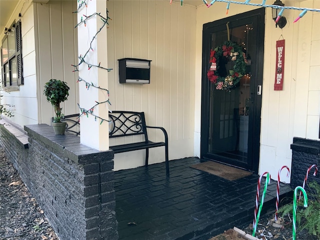 entrance to property featuring a porch