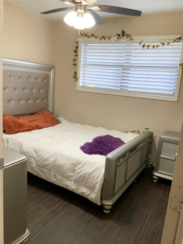 bedroom featuring ceiling fan