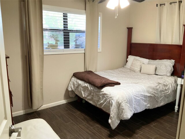 bedroom featuring ceiling fan