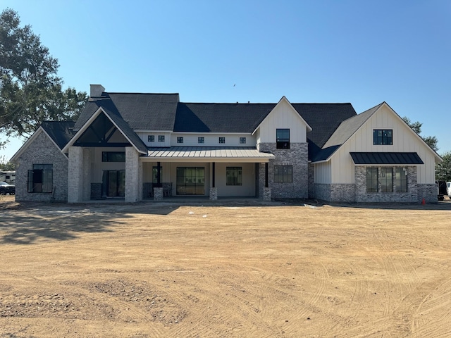 view of modern farmhouse style home