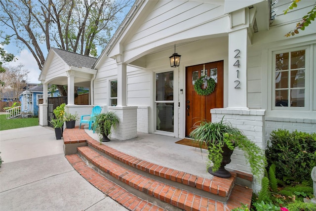 doorway to property with covered porch