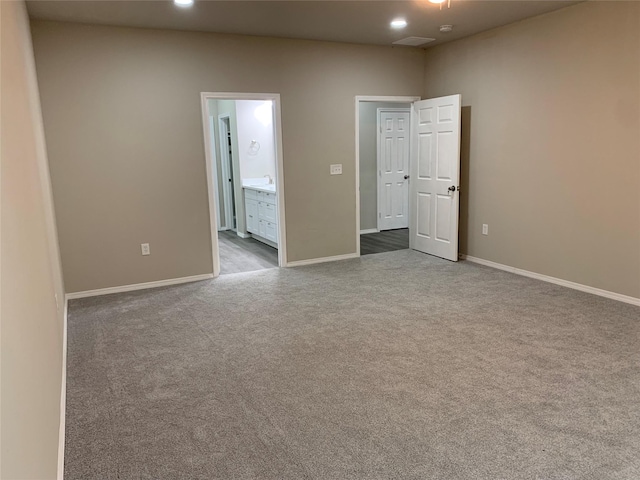 empty room featuring carpet floors