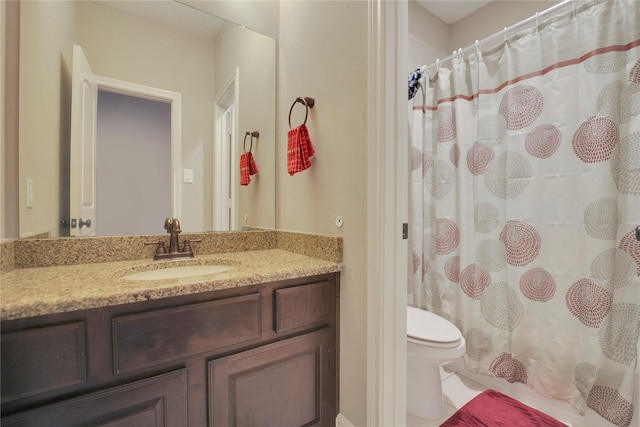 bathroom with a shower with curtain, vanity, and toilet