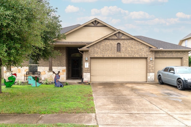 view of front of house featuring a front lawn and a garage