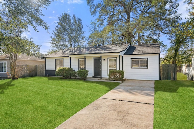 ranch-style home featuring a front yard