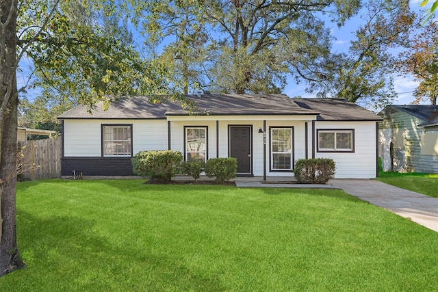 ranch-style home with a front yard