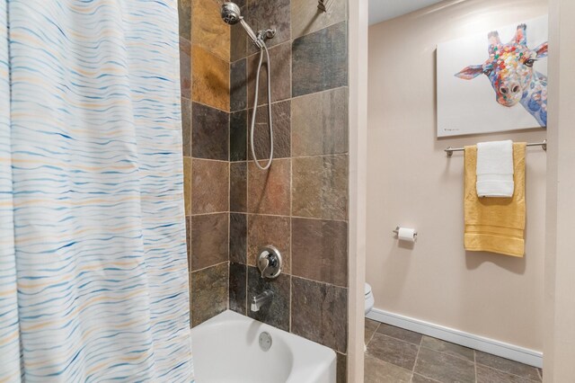 bathroom featuring toilet and shower / tub combo with curtain